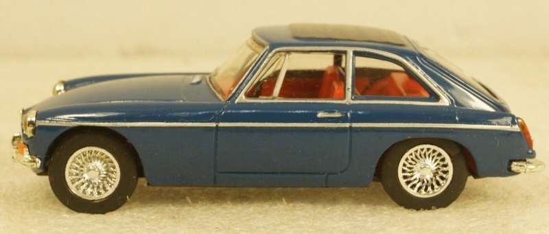 MGB GT softtop sunroof 1965 blue 1/43 Dinky Toys NEW+boxed *4986 instant wheels