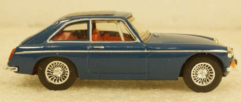 MGB GT softtop sunroof 1965 blue 1/43 Dinky Toys NEW+boxed *4986 instant wheels