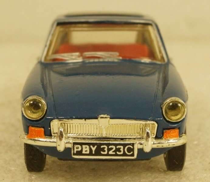 MGB GT softtop sunroof 1965 blue 1/43 Dinky Toys NEW+boxed *4986 instant wheels