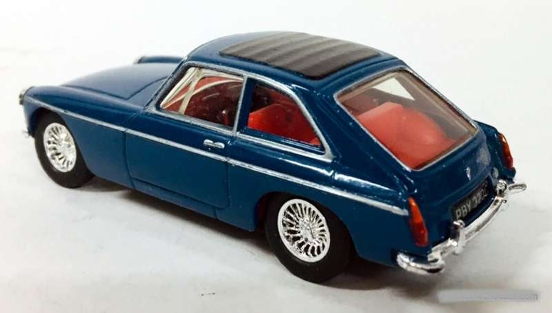 MGB GT softtop sunroof 1965 blue 1/43 Dinky Toys NEW+boxed *4986 instant wheels