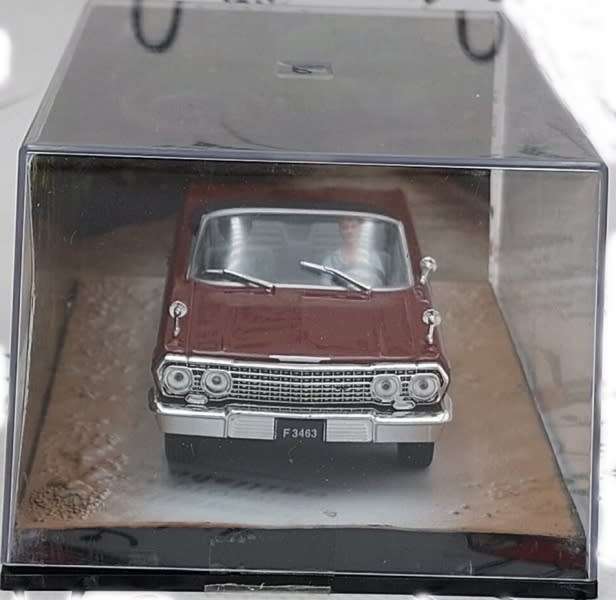 Chevrolet Impala convertible 1963 (007 Live + let die) red 1/43 IXO NEW+boxed *5039 instant wheels