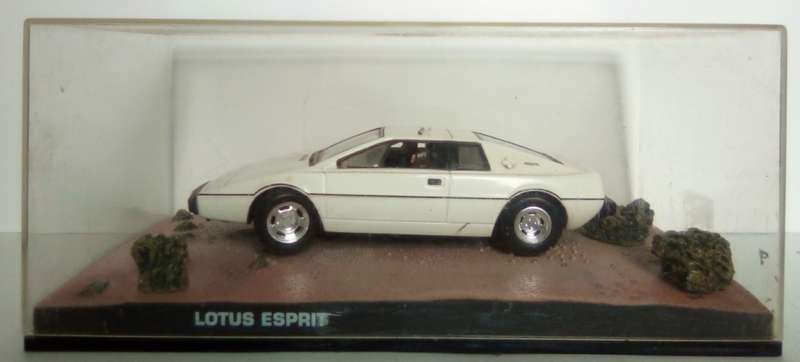 Lotus Esprit 1999  white (J.Bond 007 `The Spy who Loved me`) 1/43 IXO NEW+boxed *5037 instant wheels