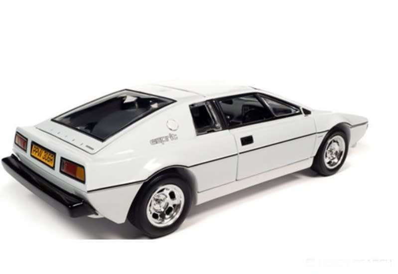 Lotus Esprit 1999  white (J.Bond 007 `The Spy who Loved me`) 1/43 IXO NEW+boxed *5037 instant wheels