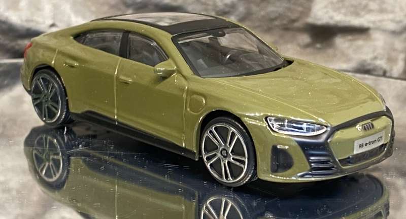 Audi RS e-tron GT dark-olive 2022 1/43 Bburago NEW+boxed *5980 instant wheels