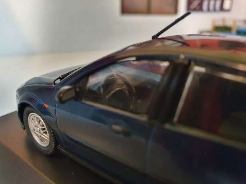Ford Focus CLX 1998 blue-met 1/43 IXO/Salvat NEW+boxed *5989 instant wheels
