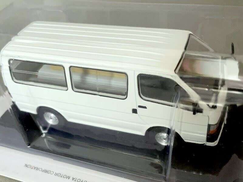 TOYOTA HIACE 1993 Minibus white 1/43 Hachette/Sparkmodel NEWinBlister *5999 instant wheels