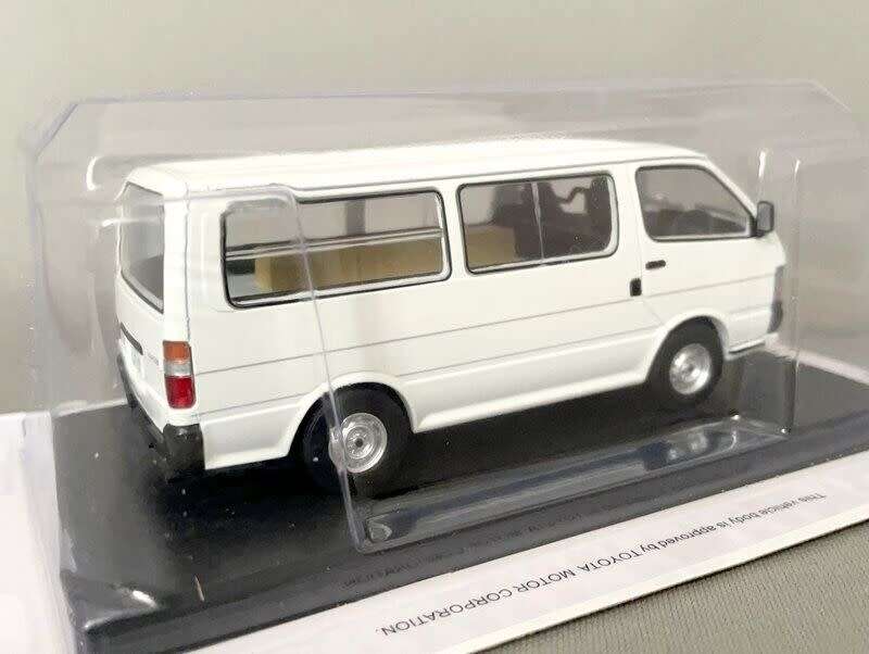 TOYOTA HIACE 1993 Minibus white 1/43 Hachette/Sparkmodel NEWinBlister *5999 instant wheels