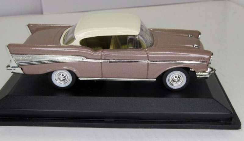 Chevrolet BelAir Coupe 1957 champagne pearl 1/43 Rd.Signature NEW+boxed *6002 instant wheels