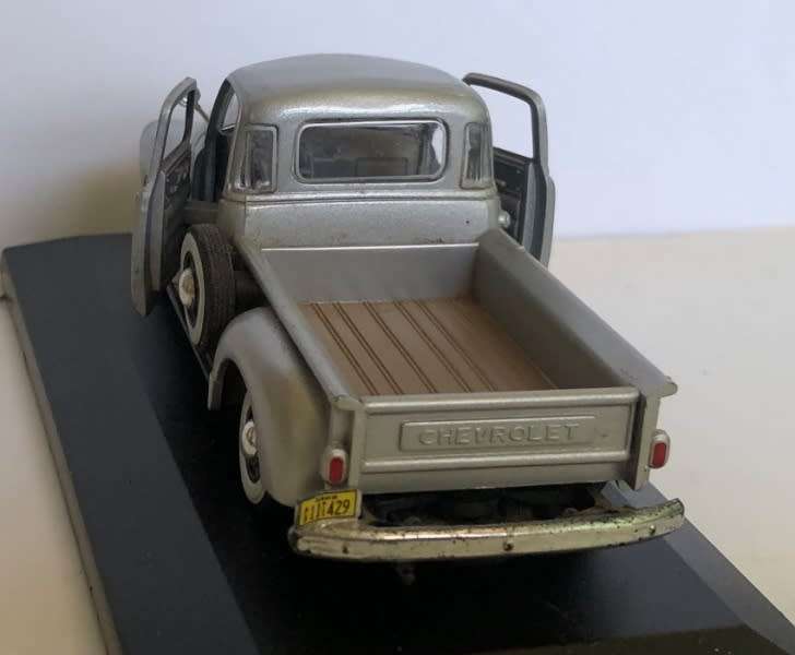 Chevrolet 3100 Pick-Up 1953 silver 1/43 Rd.Signature * NEW+boxed *6004 instant wheels