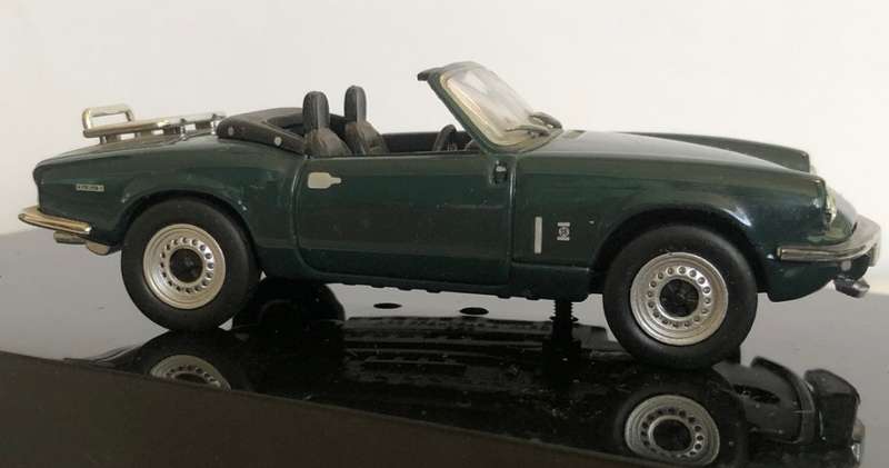 Triumph Spitfire Mark IV w.bootrack 1974 Br.Rac.Green 1/43 Grani/IXO NEW+boxed *6007 instant wheels