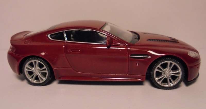 Aston Martin V12 Vantage 2012 dark red 1/43 Welly NEW+boxed *6014 instant wheels