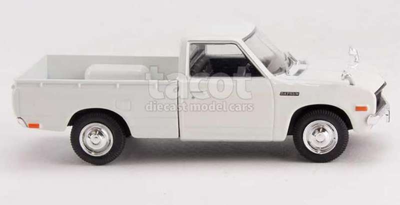 Datsun 620 1-ton Bakkie 1975 white 1/43 First43-135 NEW+boxed *6015 instant wheels
