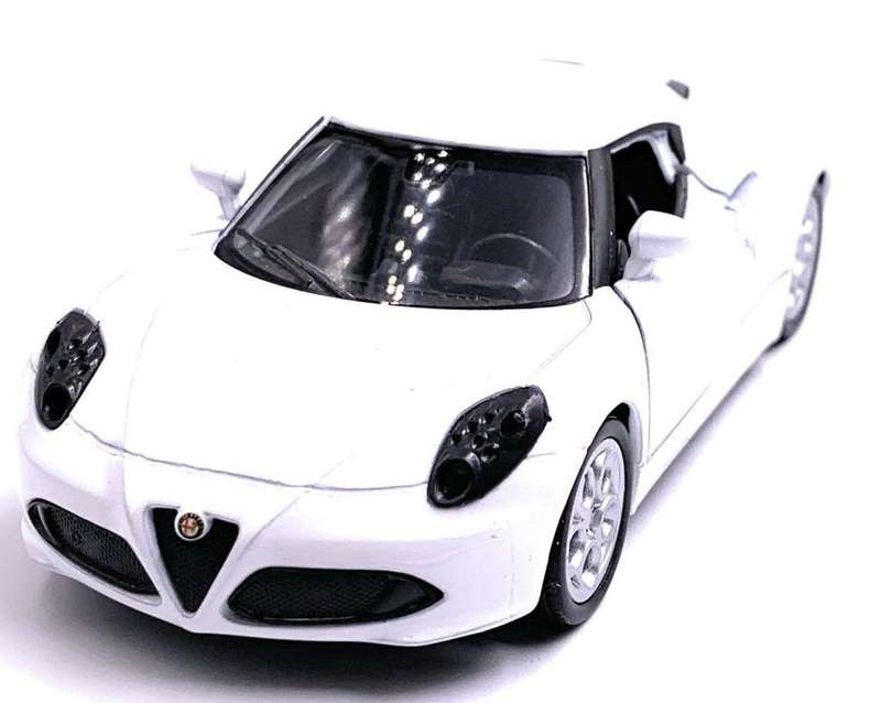 Alfa Romeo 4C 2014 white 1/24 Welly NEW+boxed  #2043 instant wheels