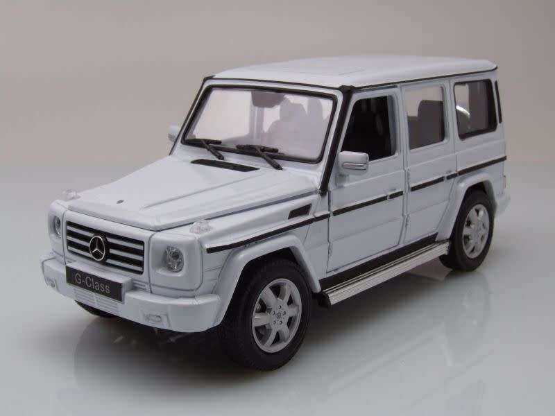 Mercedes-Benz G-class 2009 white 1/24 Welly NEW+boxed  #2161 instant wheels