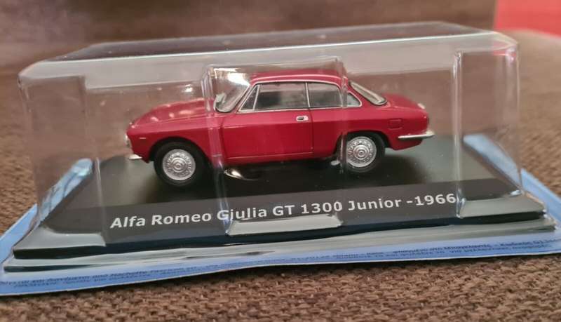 Alfa Romeo Giulia GT 1300 Junior 1966 red 1/43 IXO/Hachette NEW #6031 instant wheels