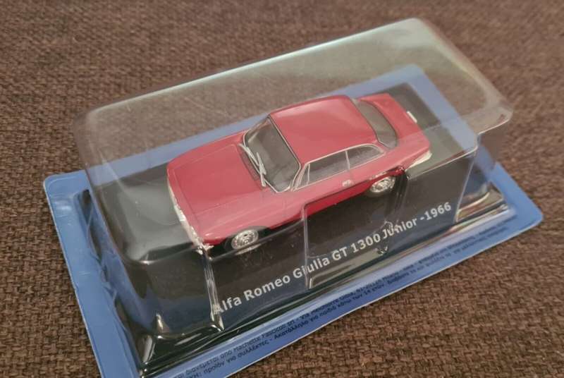 Alfa Romeo Giulia GT 1300 Junior 1966 red 1/43 IXO/Hachette NEW #6031 instant wheels