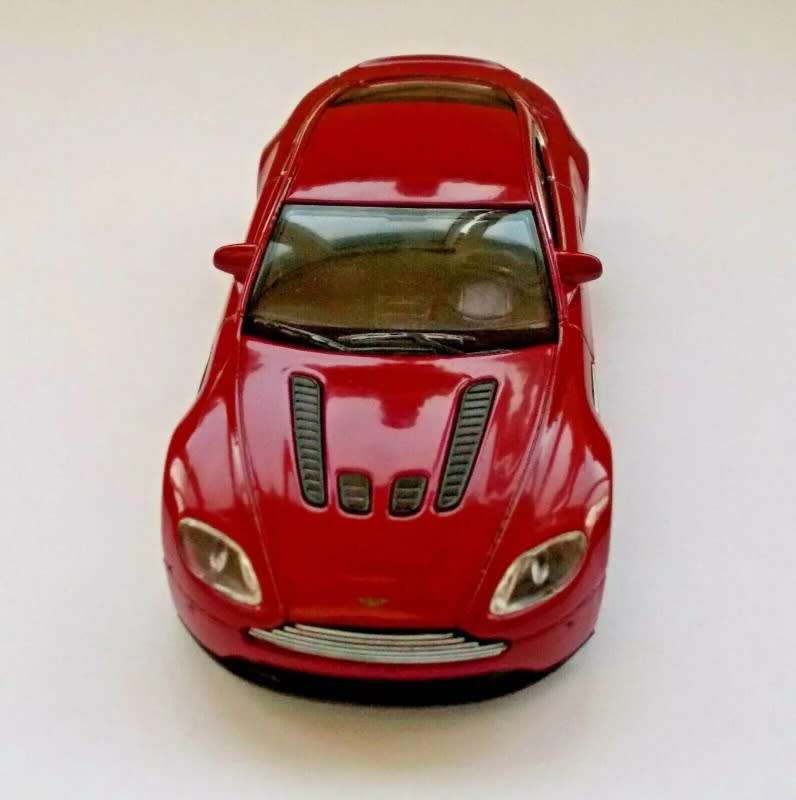 Aston Martin V12 Vantage 2009 red 1/43 Welly NEW+boxed #6038 instant wheels