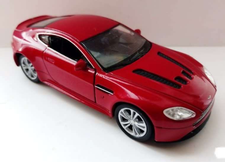 Aston Martin V12 Vantage 2009 red 1/43 Welly NEW+boxed #6038 instant wheels