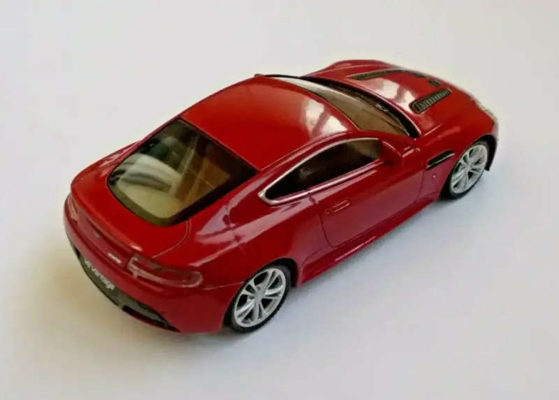 Aston Martin V12 Vantage 2009 red 1/43 Welly NEW+boxed #6038 instant wheels