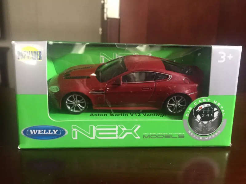 Aston Martin V12 Vantage 2009 red 1/43 Welly NEW+boxed #6038 instant wheels