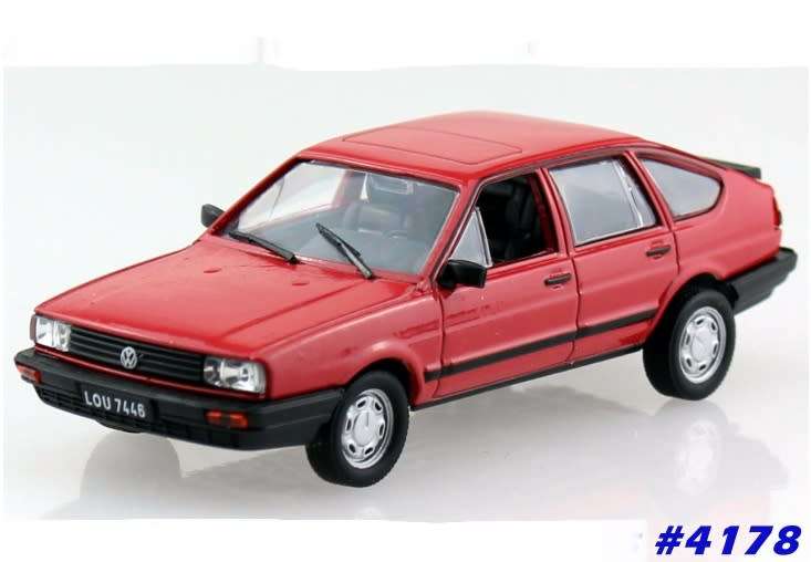 Volkwagen Passat 32B/B2 1985 red 1/43 IXO NEWinBlister  #4178 instant wheels