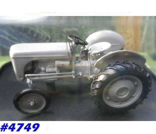 Ferguson TE-20 tractor 1947 grey 1/43 UH NEW+boxed  #4749 instant wheels