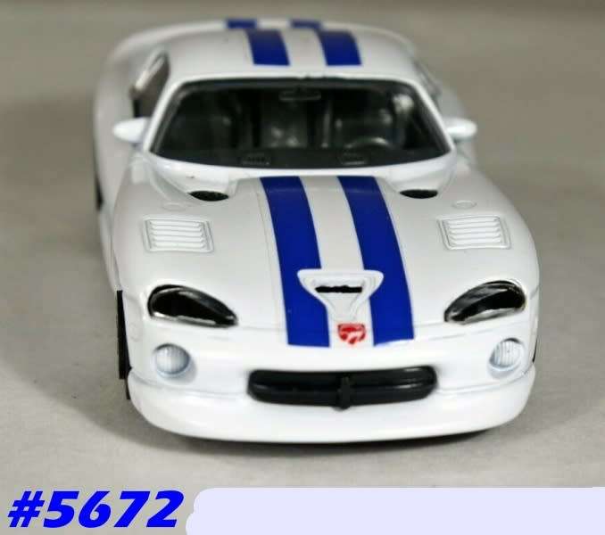 Dodge Viper GTS Coupe 1966 white 1/43 Bburago NEW+reblistered  #5672 instant wheels
