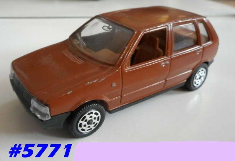 FIAT UNO 55S Marrone 1992 brown 1/43 HotWheels NEW+reblistered #5771 instant wheels