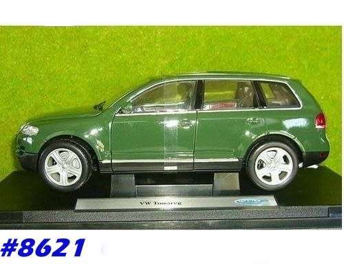 Volkswagen TOUAREG 2002 green 1:18 Welly NEW+boxed  #8621 instant wheels