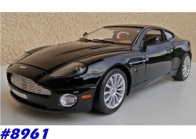 Aston-Martin Vanquish V12 2002 black 1/18 Bburago NEW+boxed  #8961 instant wheels