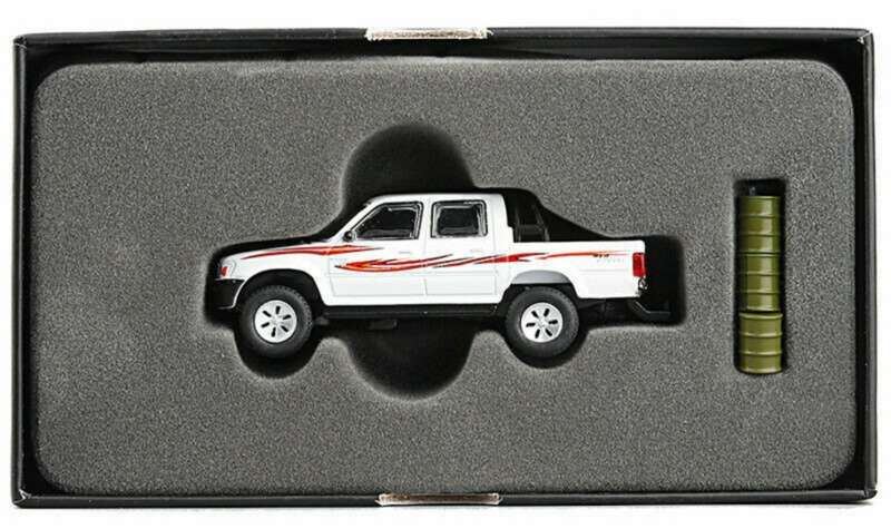 Toyota HiLux 4x4/2400 Dbl.Cab. 1993 white 1/64 JackieM NEW+boxed #6401 instant wheels
