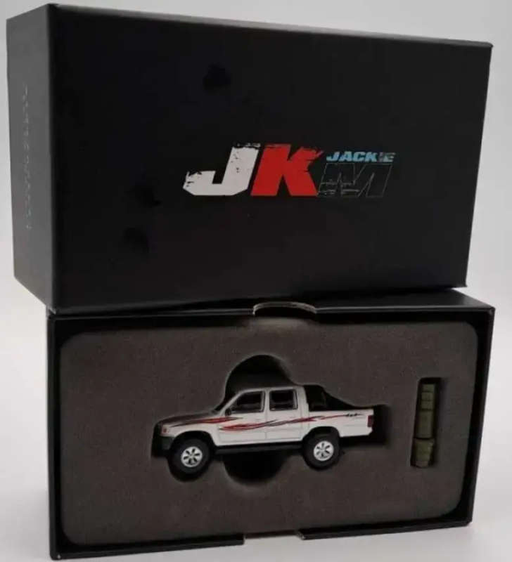 Toyota HiLux 4x4/2400 Dbl.Cab. 1993 white 1/64 JackieM NEW+boxed #6401 instant wheels