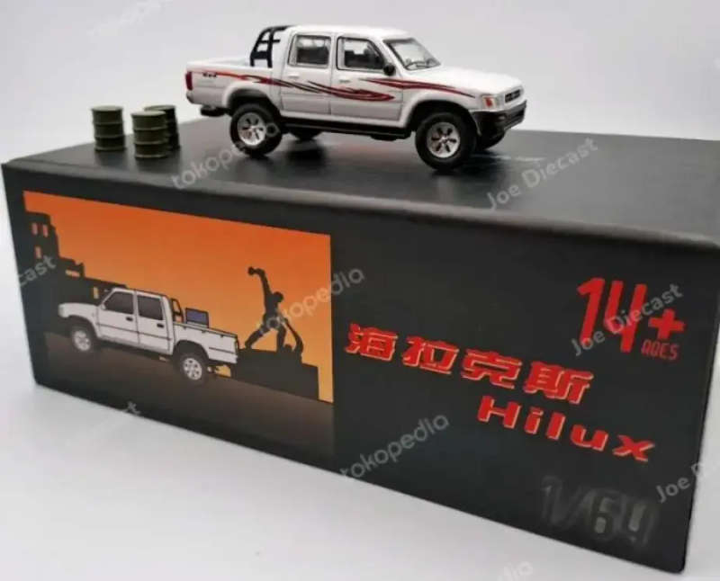 Toyota HiLux 4x4/2400 Dbl.Cab. 1993 white 1/64 JackieM NEW+boxed #6401 instant wheels
