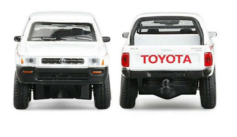 Toyota HiLux 4x4/2400 Dbl.Cab. 1993 white 1/64 JackieM NEW+boxed #6401 instant wheels
