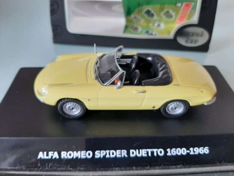 Alfa Romeo Spider 1600 Duetteo 1966 yellow 1/43 Maxi Cars NEW+boxed #6068 instant wheels