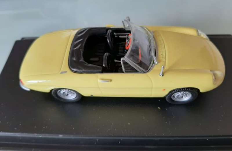 Alfa Romeo Spider 1600 Duetteo 1966 yellow 1/43 Maxi Cars NEW+boxed #6068 instant wheels