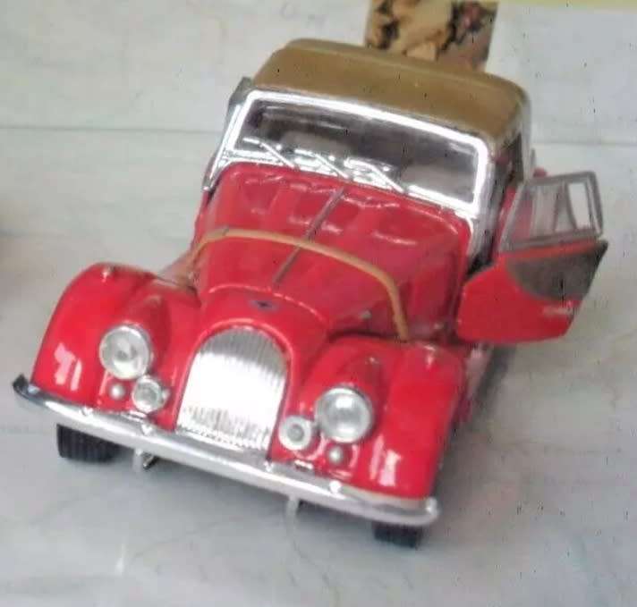 Morgan plus 8 closed Convertible 1980 red 1/43 Hongwell/Cararama NEW+boxed #6070 instant wheels