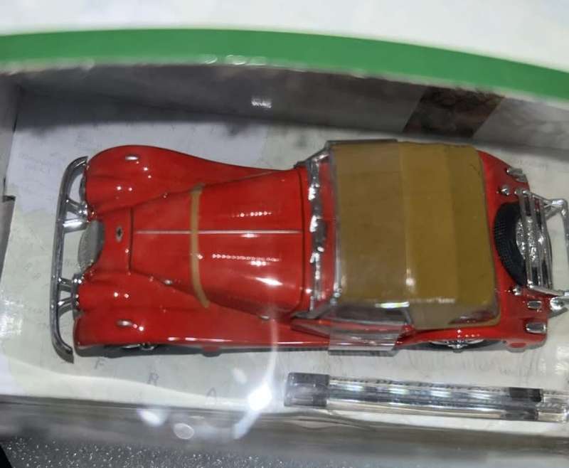 Morgan plus 8 closed Convertible 1980 red 1/43 Hongwell/Cararama NEW+boxed #6070 instant wheels