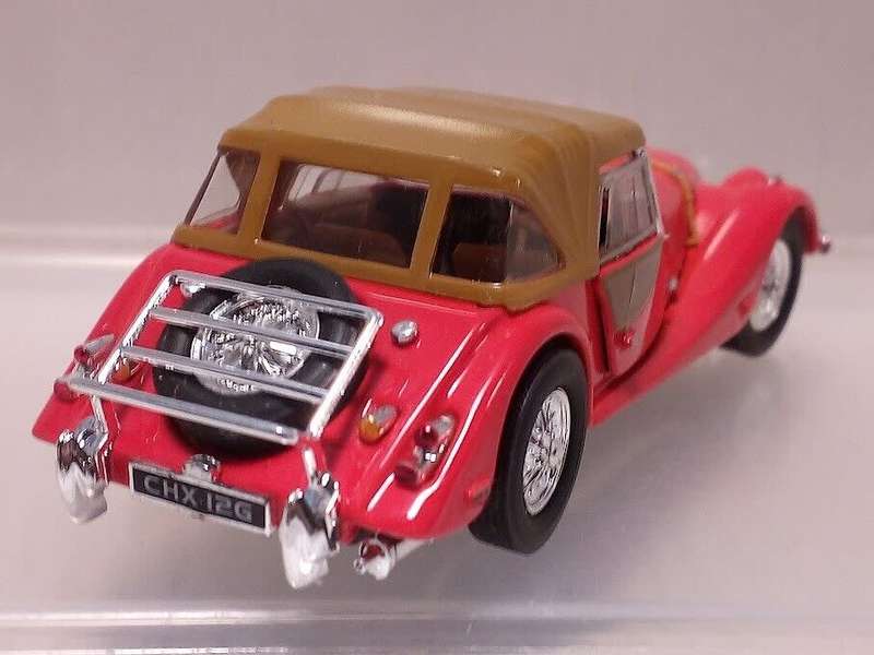 Morgan plus 8 closed Convertible 1980 red 1/43 Hongwell/Cararama NEW+boxed #6070 instant wheels