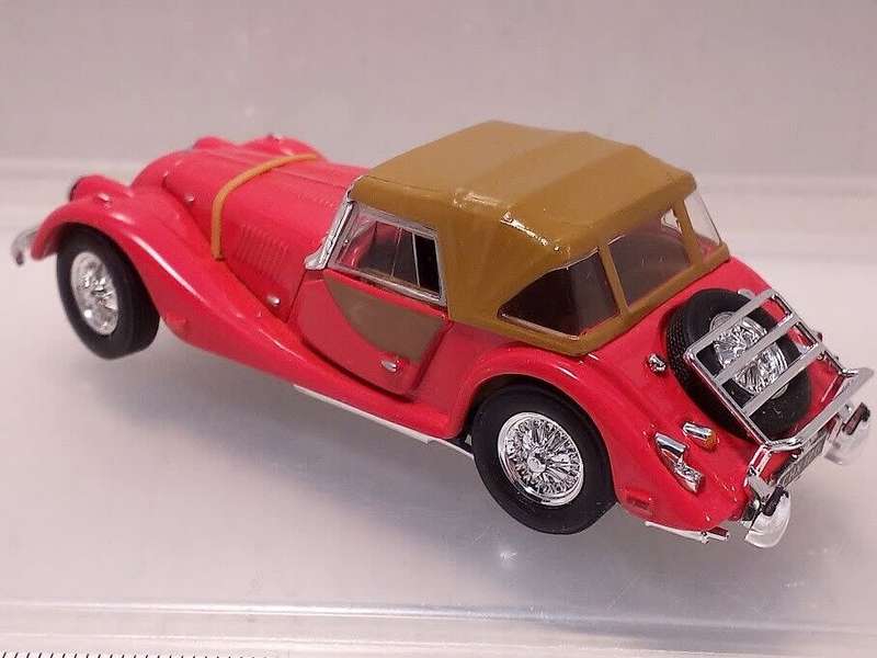 Morgan plus 8 closed Convertible 1980 red 1/43 Hongwell/Cararama NEW+boxed #6070 instant wheels