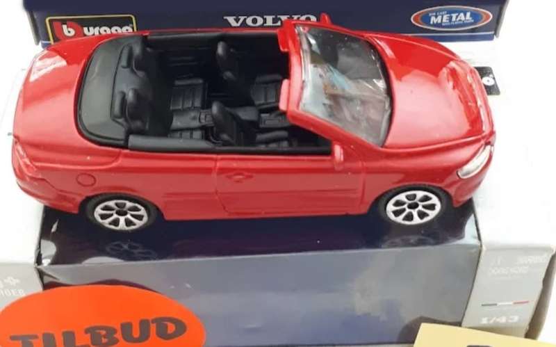 Volvo C70 open Cabriolet 2006 red 1/43 Bburago NEW+boxed #6072 instant wheels