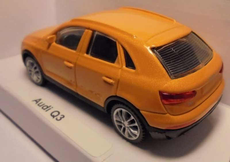 Audi Q3 2018 orange-metallic 1/43 Rastar NEW+boxed #6074 instant wheels