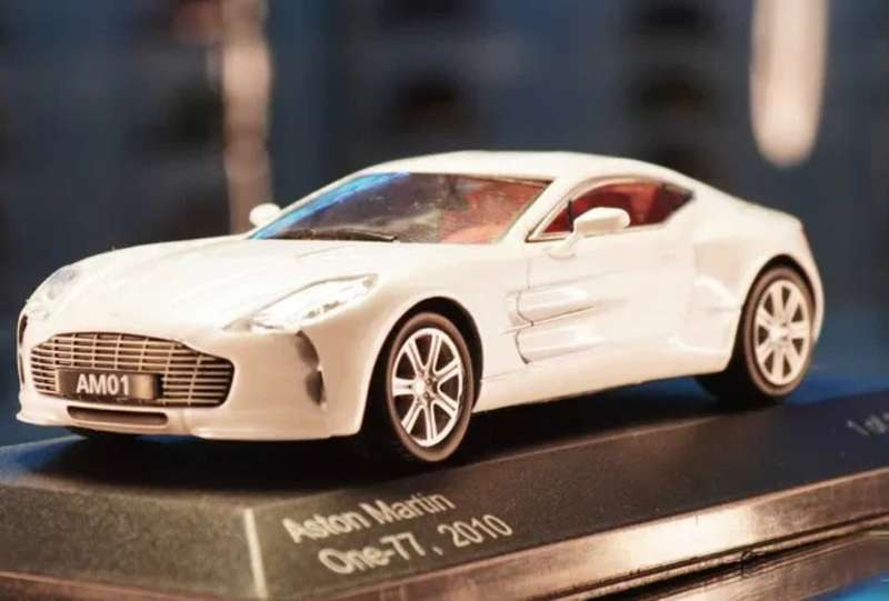 Aston Martin one-77 2010 white-metallic 1/43 Whitebox NEW+boxed #6075 instant wheels