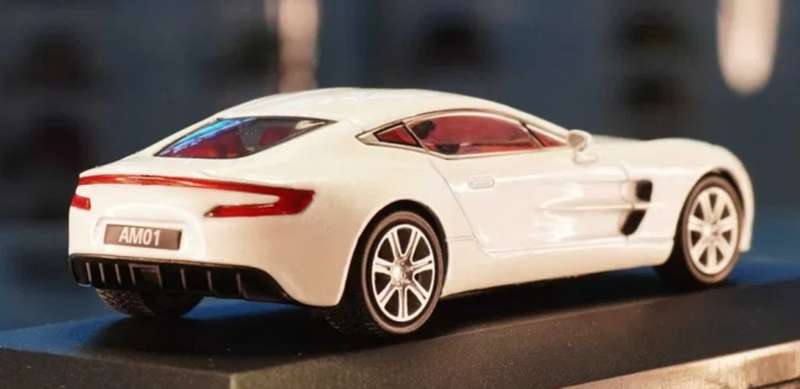 Aston Martin one-77 2010 white-metallic 1/43 Whitebox NEW+boxed #6075 instant wheels