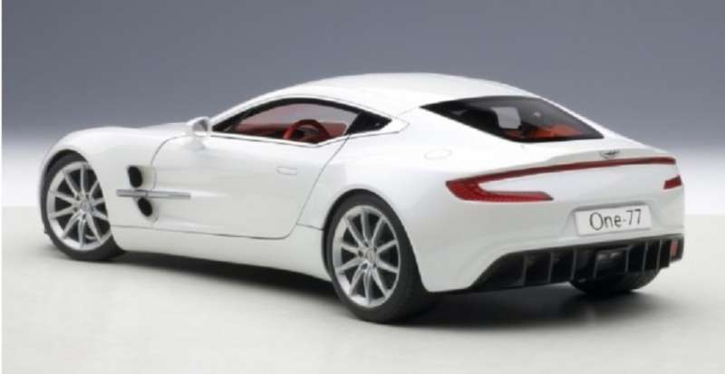 Aston Martin one-77 2010 white-metallic 1/43 Whitebox NEW+boxed #6075 instant wheels