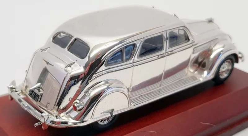 Chrysler Airflow 1934 (Chrome Display Model) 1/43 Atlas NEW+timber-plinth+boxed #6078 instant wheels