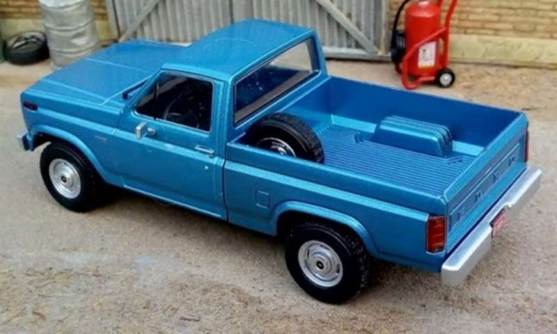 Ford F-100 Pick-up 1982 blue-metallic 1/43 IXO-Salvat NEWinBlister #6081 instant wheels
