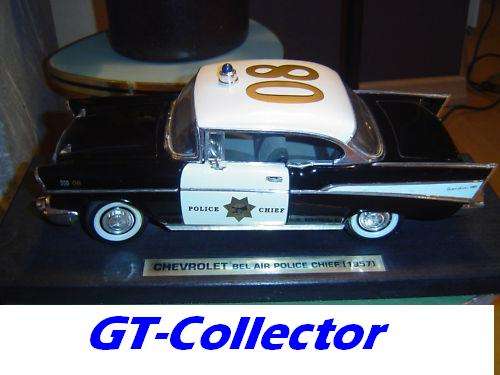 1:18 Chevrolet BelAir V8 1957 - NY Police Chief, by RoadSign - pristine - on presentation base 047