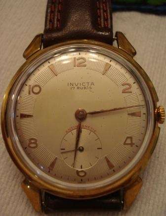 Huge vintage mens watch Invicta in great working condition