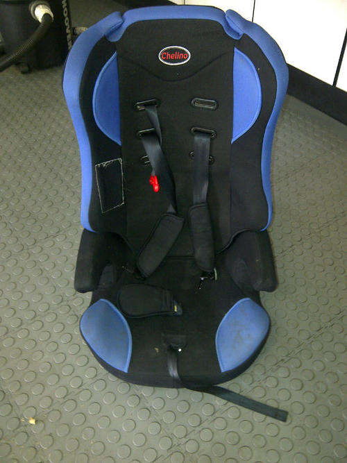 Chelino Car Seat Blue and Black - still in great condition!